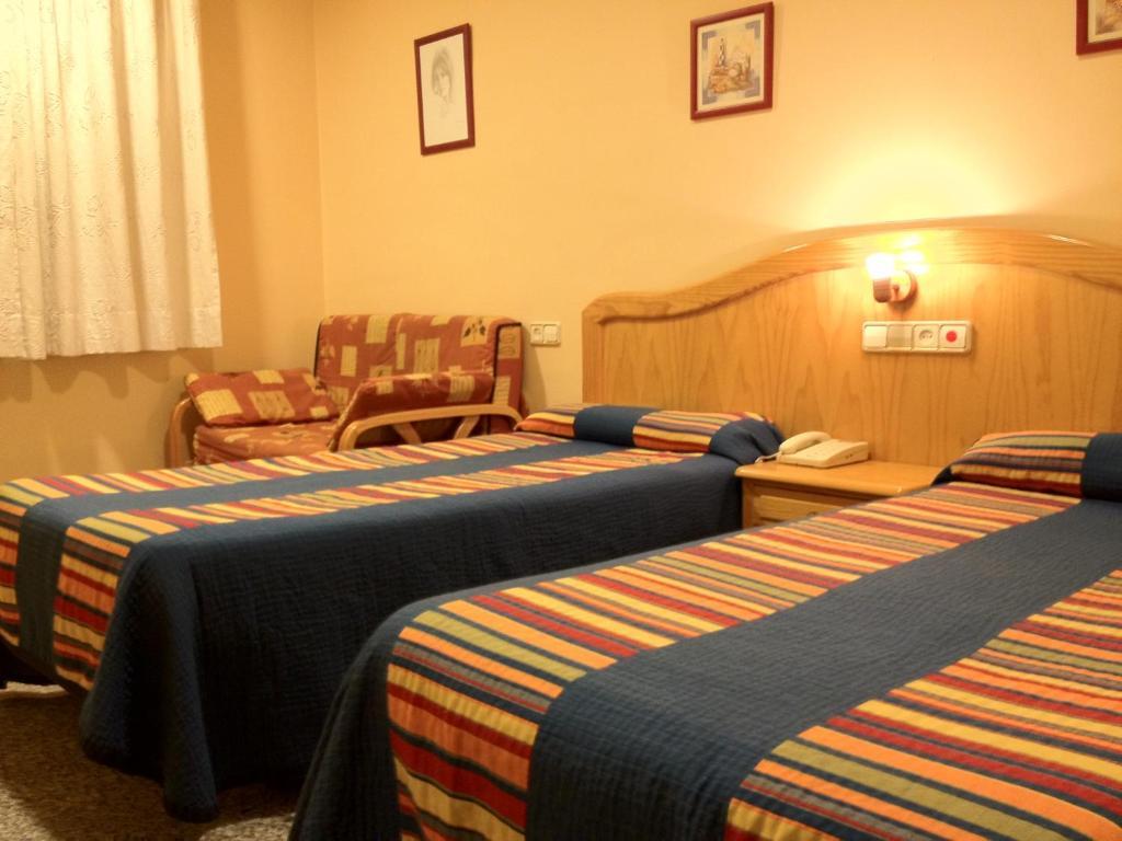 Hostal Los Corchos Fuengirola Room photo
