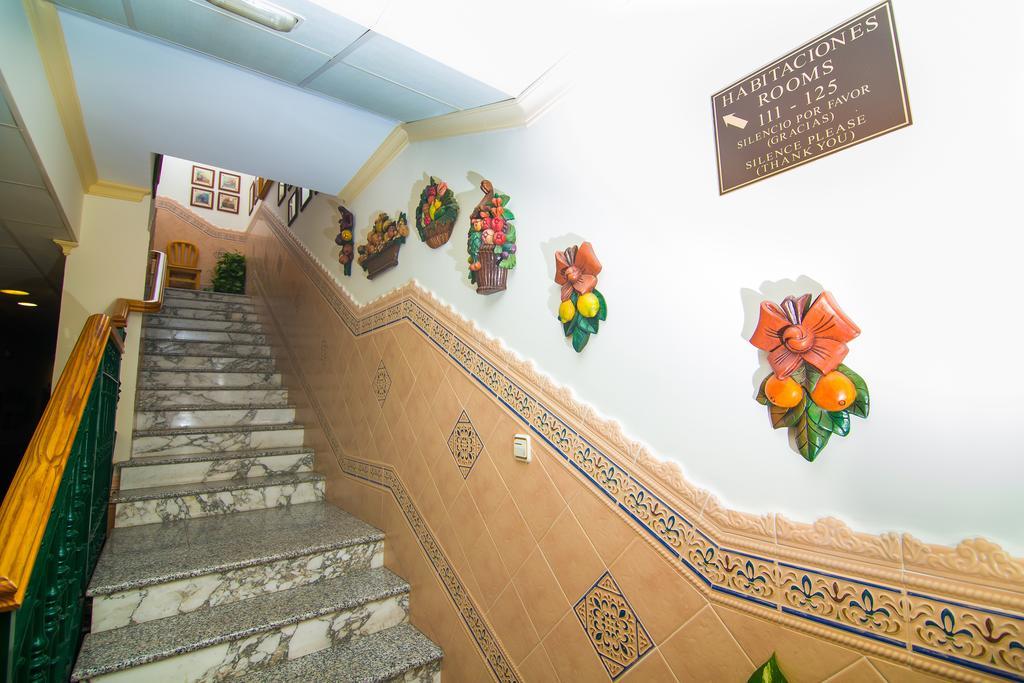 Hostal Los Corchos Fuengirola Exterior photo