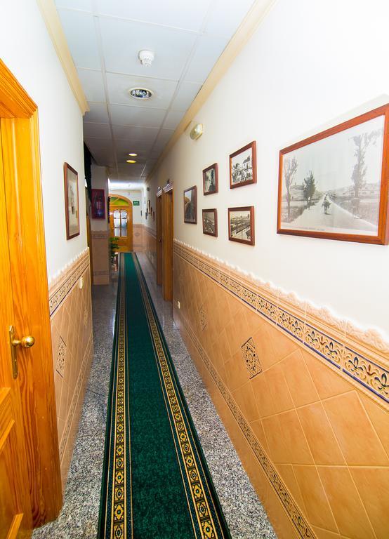 Hostal Los Corchos Fuengirola Exterior photo