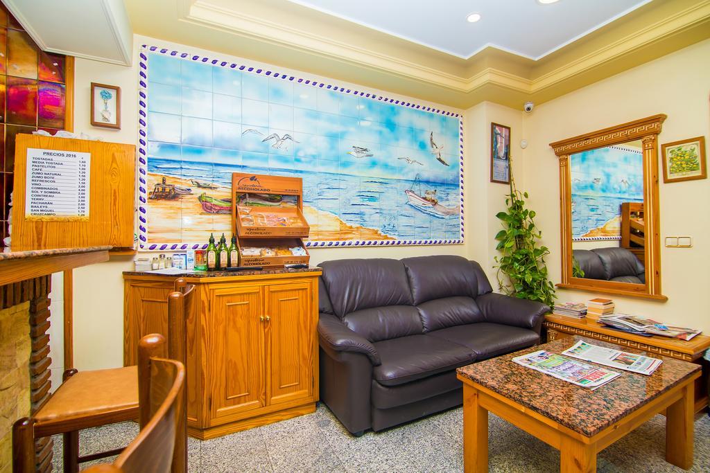 Hostal Los Corchos Fuengirola Exterior photo
