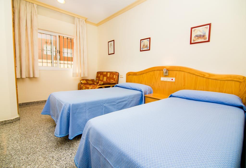 Hostal Los Corchos Fuengirola Exterior photo